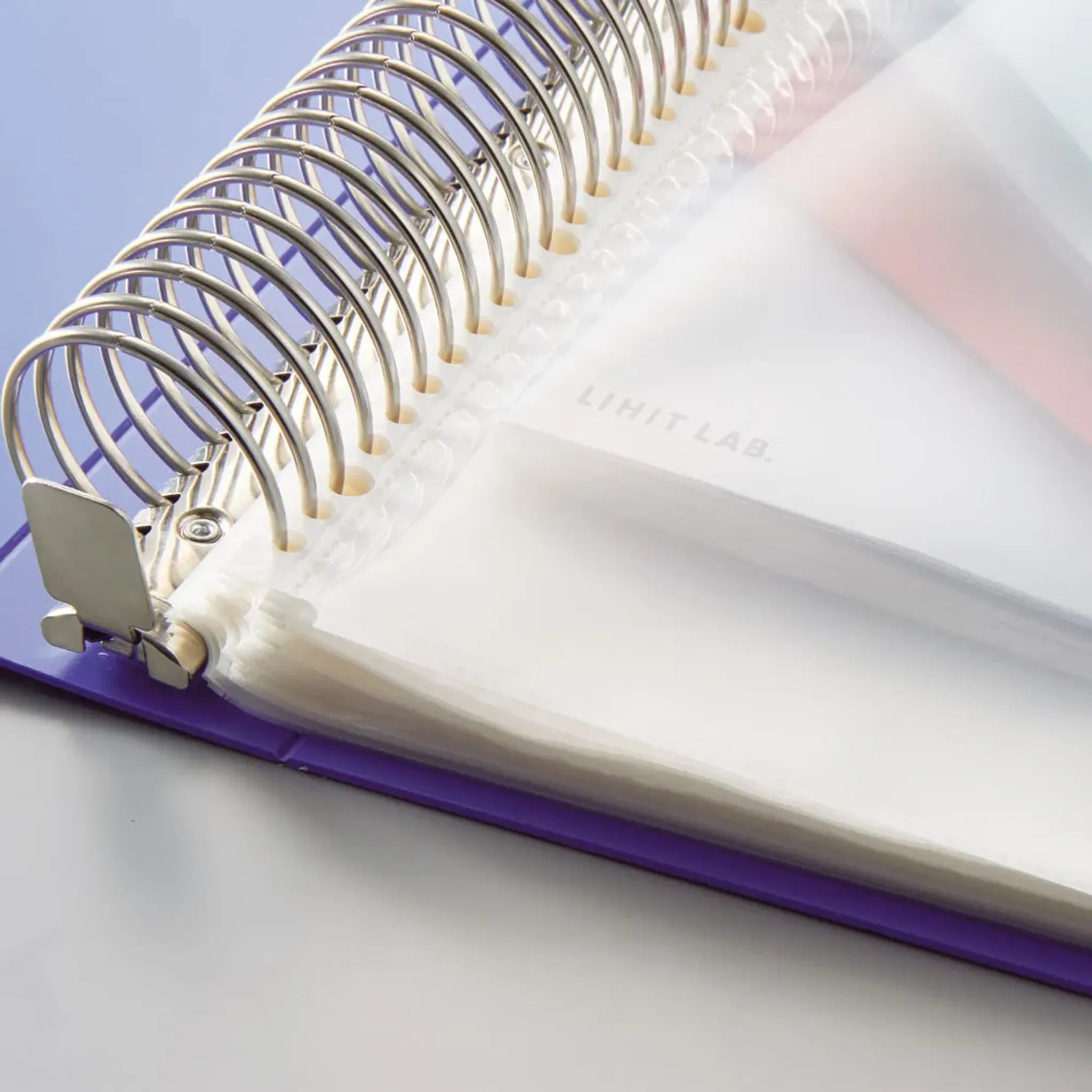 リクエスト　クリヤーブック＜ポケット交換タイプ＞ Ａ４ タテ 背幅65mm(青) G3808-8 画像05