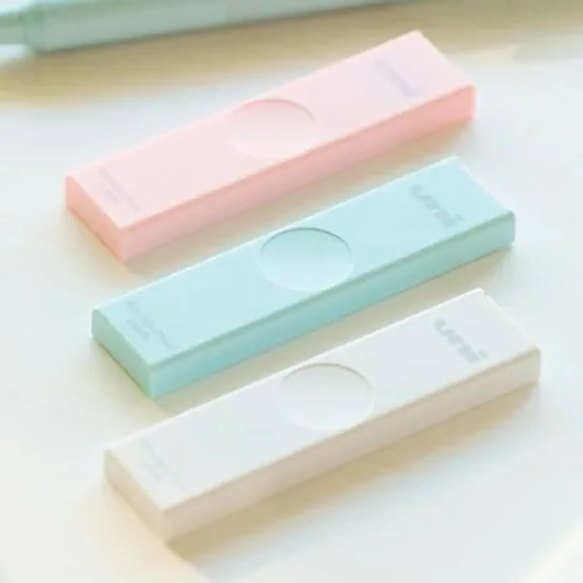 【25個セット】ユニ カラーケース 0.5mm HB ホワイト 共通画像01